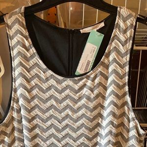 NWT* White and grey zig zag pattern dress